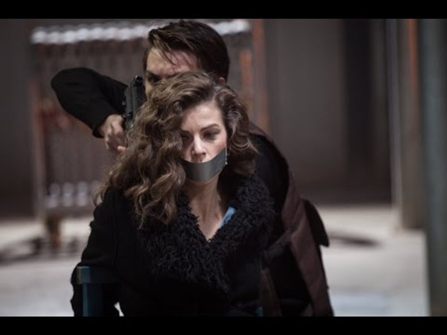 Qizlarning katta yalangoch kokraklari