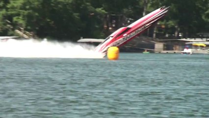 Un bateau s'envole pendant une course !