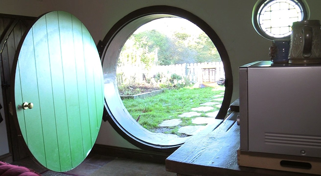 Exploring the Hobbit House