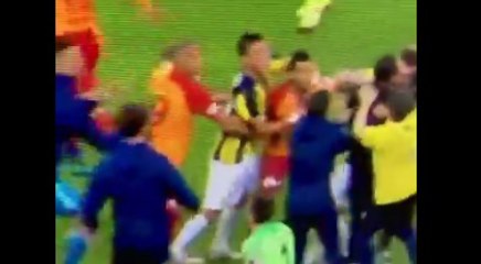 Derbide saha karıştı