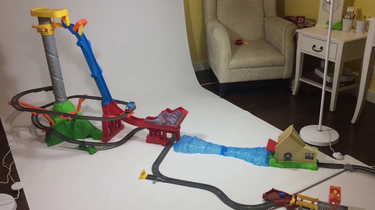 Thomas and Friends TrackMaster Sky High Bridge Jump Fisher-Price -  Unboxing Demo Review
