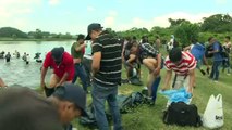 Centroamericanos cruzan a México por el río en su camino a EEUU