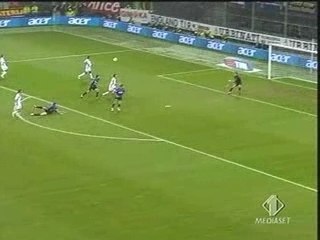 TOTTI - FANTASTICO SUPER CUCCHIAIO Inter-Roma 26-10-05-vinci