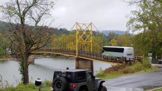 Un pont s’affaisse suite au passage d’un bus