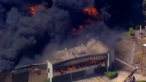 شاهد: حريق هائل في مجمع صناعي بمدينة سيدني الأسترالية