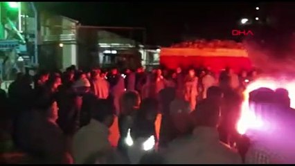 Şeker fabrikası işçileri yolu kapattı