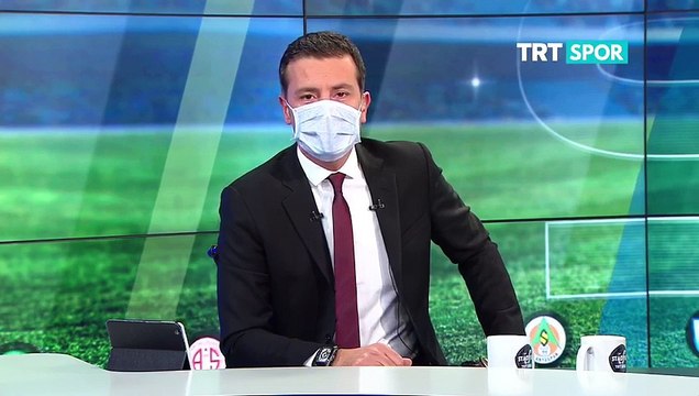 Ersin Düzen derbiyi maskeyle sundu