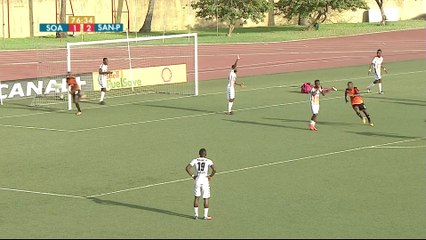 Football :  Petit Poto avec  Dagnoko Boubakar l'attaquant de la SOA