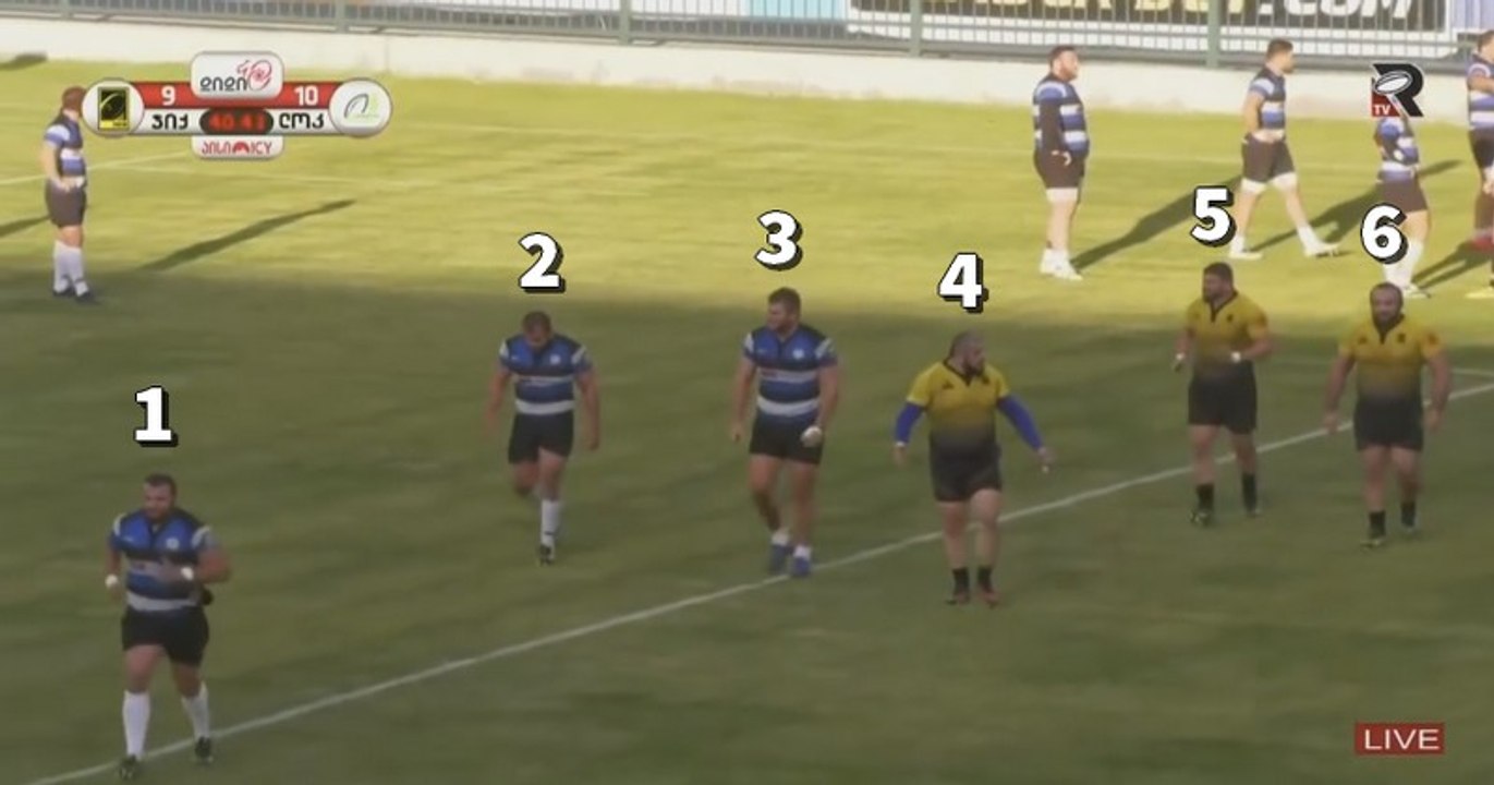 L'arbitre exclut six joueurs d'un seul coup
