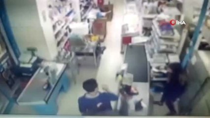 Silahlı Maskeli Market Soygununun Güvenlik Kamera Görüntüleri Ortaya Çıktı