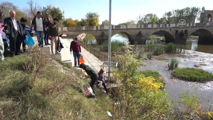 İspanyol Öğretim Görevlisinin "Plastik" Mücadelesi Sürüyor