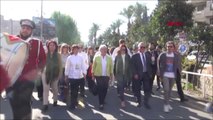 Kuşadası'nda Zeytin Festivali Kortej Yürüyüşüyle Başladı