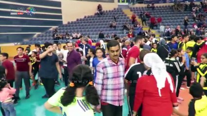 لاعبو منتخب الطائرة يحتفلون بلقب البطولة العربية