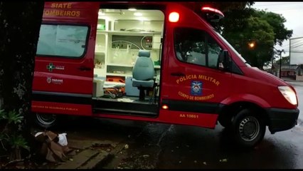 Idosa queima mãos e pés com água quente