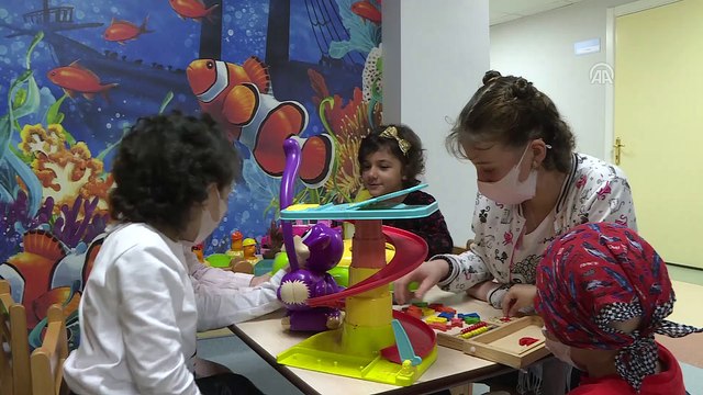 Maskeyi çıkaran Merve lösemili çocuklara umut oldu - İZMİR