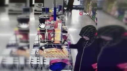 Marketten Çorap ve Şort Çaldı... Kadının Hırsızlık Yaptığı Anlar Kamerada