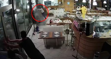 Restoranın Sular Altında Kalma Anı Saniye Saniye Kaydedildi