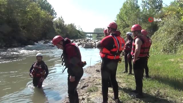 Afad'tan Sapanca Gölü ve Akyazı Mudurnu Çayı'nda Gerçeği Aratmayacak Tatbikat