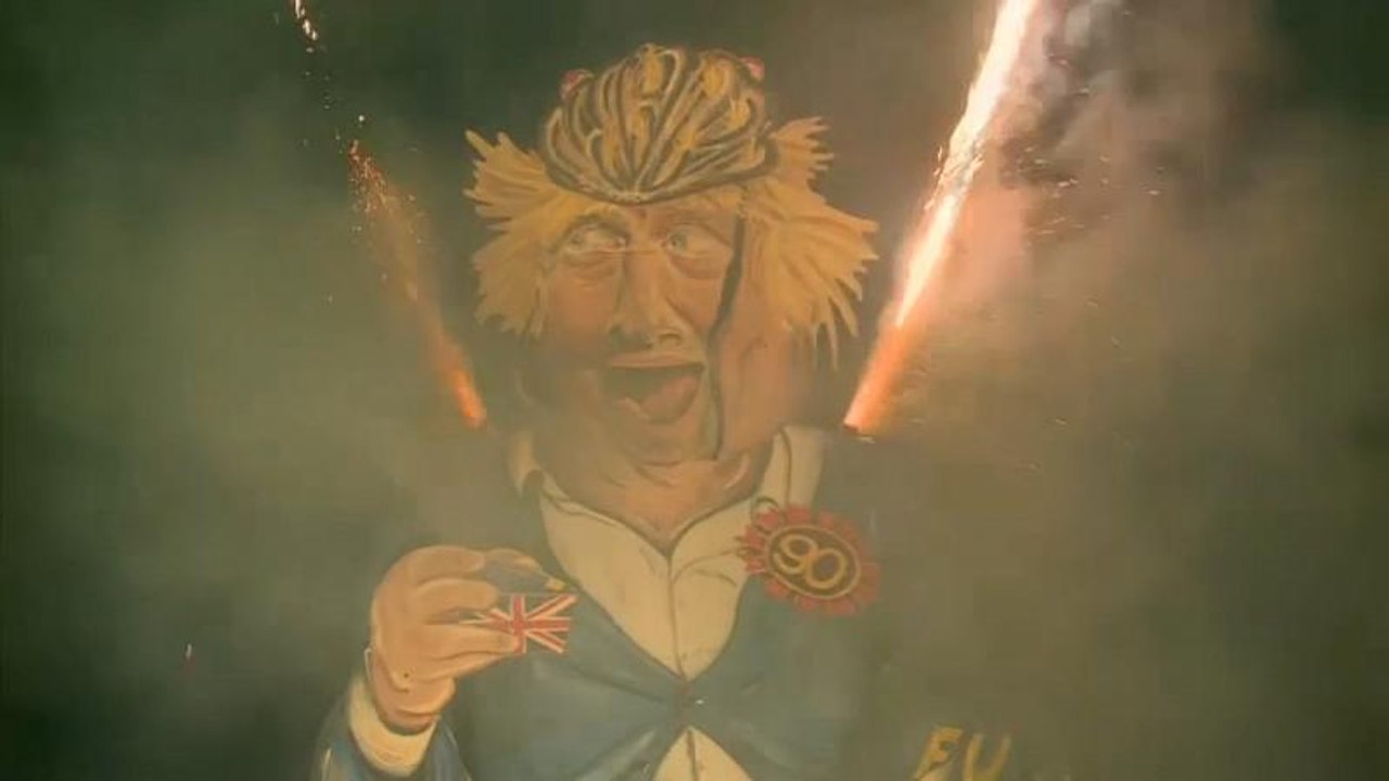 Brexit-Bonfire: Da geht Boris Johnson in Flammen auf