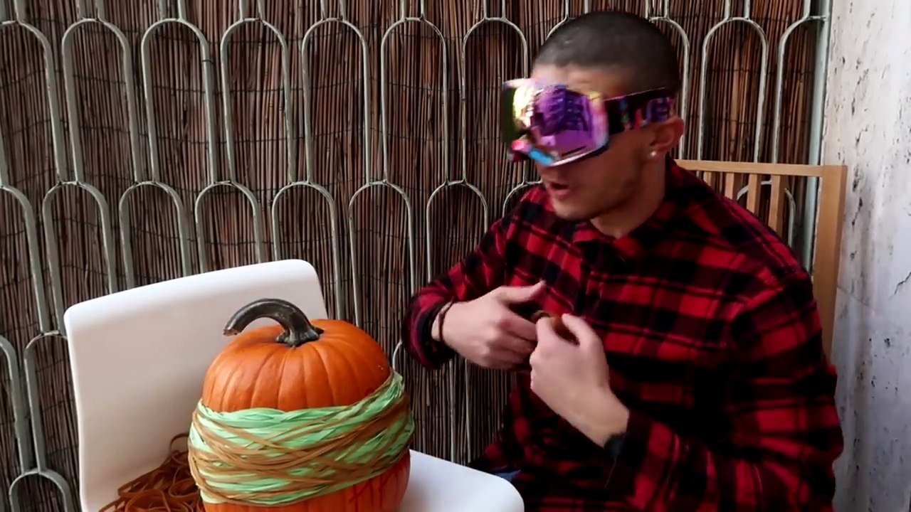 Stepny fa detonare una zucca