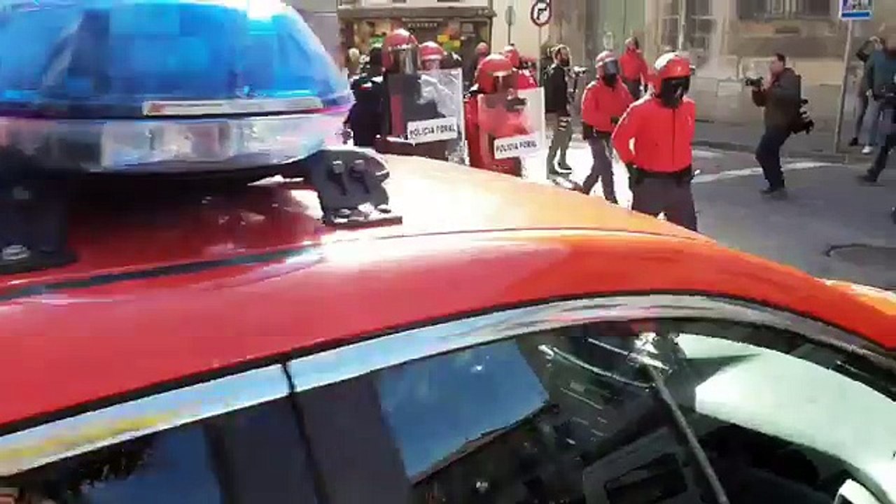 Abascal y Ortega Lara son escoltados al salir del acto