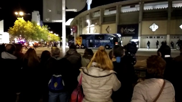 Real Zaragoza-Granada: Llegada del Real Zaragoza a La Romareda