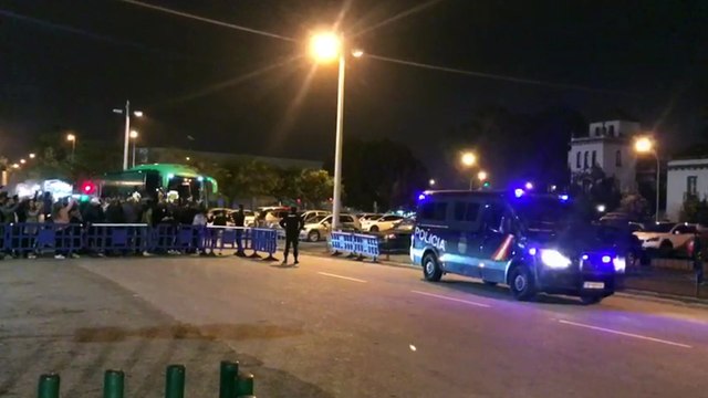 Llegada del autobús del Betis al Benito Villamarín para el partido ante el Celta