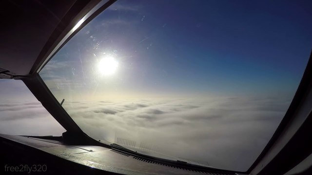 Atterrissage d'un Airbus au pilote automatique dans le brouillard complet à Amsterdam !