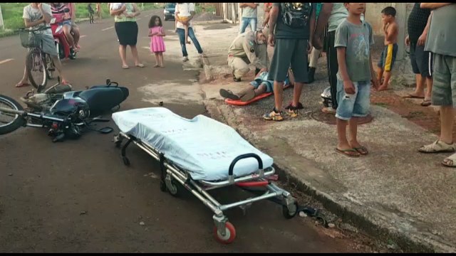 Motociclista tem suspeitas de fraturas em colisão no Jd. Veneza