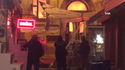 Ayvalık'ta Ahşap Evde Çıkan Yangın Paniğe Neden Oldu