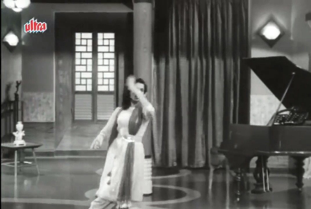Bhai-Bhai  भाई भाई (1956) - Bollywood Evergreen Romantic Love Song - Ae Dil Mujhe Bata De - Ashok Kumar and Nirupa Roy