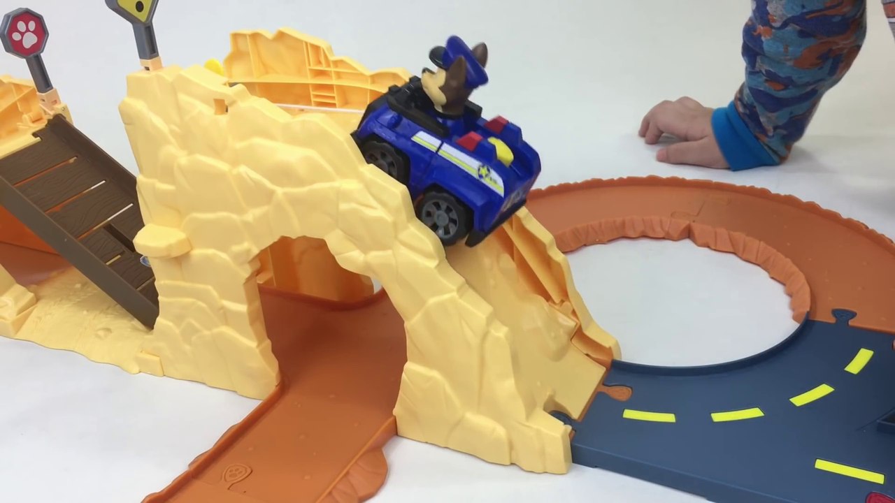 Paw Patrol Roll Patrol Chase's Off-Road Rescue Winch Vehicle