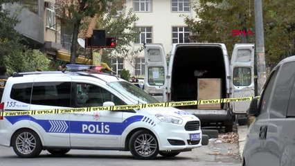 İstanbul- Küçükçekmece'de Kargo Aracının İçinde Şüpheli Paket Polisi Alarma Geçirdi