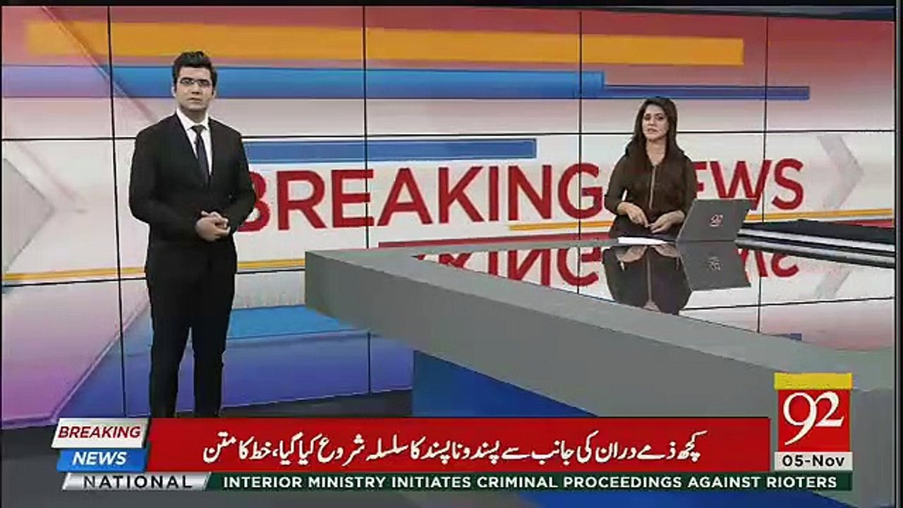 Zartaj Gul Ne Police Station ko Apna Office Bana Liya