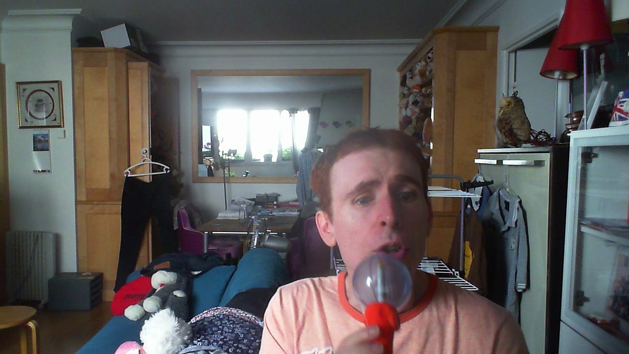 Wiwi égratigne "jumelles" de Belka Tobis