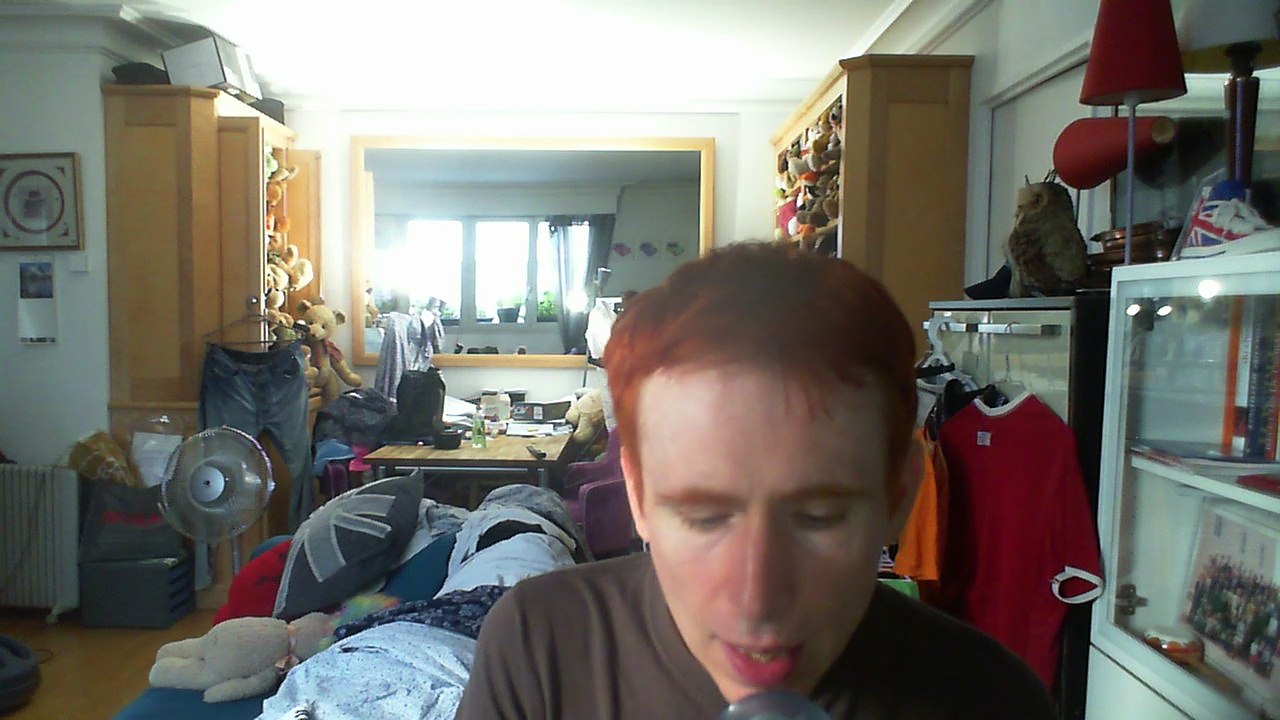 Wiwi égratigne "miel" de Jean Pierre Virgil