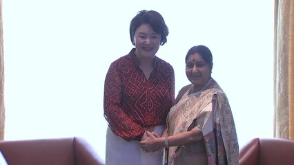 김정숙 여사, 스와라지 인도 외교장관 접견 / YTN