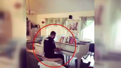 쓰러진 남성 보고 불안해 하는 딸 위해 피아노 쳐준 경찰 / YTN