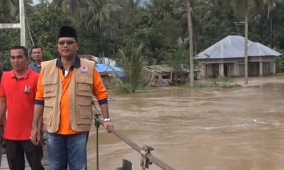 Banjir Sumbar, Warga Mengungsi Di Posko Darurat