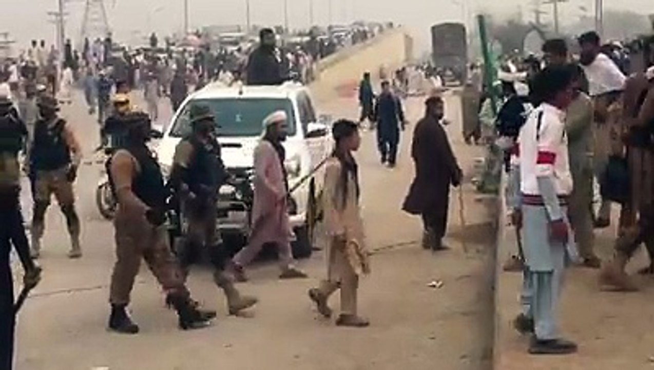 TLP Protesters stopped Army Officer's Vehicle