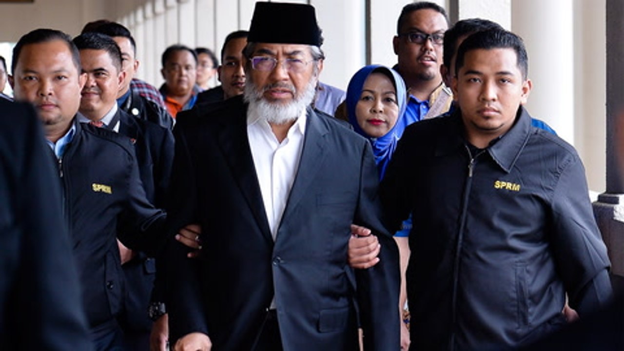 Musa Aman pleads not guilty to 35 graft charges, says Nazri already cleared his name