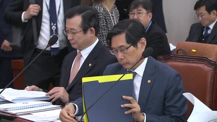박상기 "재판 중인 양심적 병역 거부자 공소 취소" / YTN