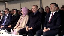 Cumhurbaşkanı Erdoğan ve Eşi Emine Erdoğan Açılışa Getirilen Bebeği Sevdi