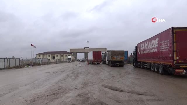 Çobanbey Sınır Kapısı Geçişlere Kapatılması Sürücüleri Zor Durumda Bıraktı