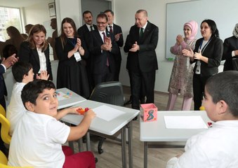 Erdoğan Özel Çocuklarla Şarkı Söyledi