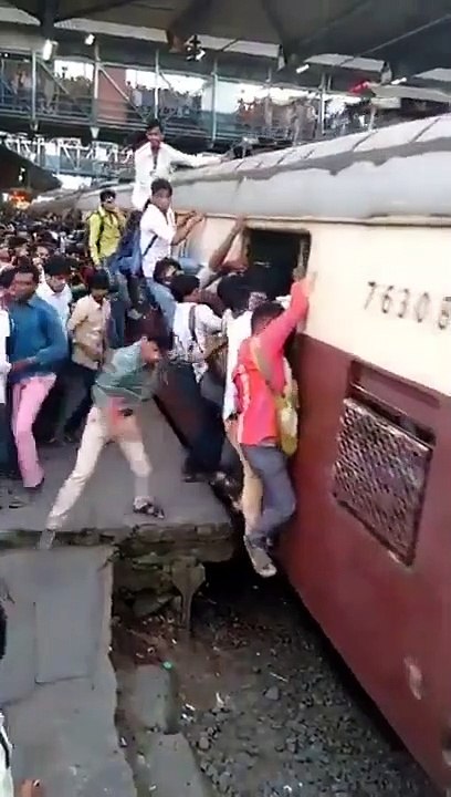 En Inde, le défilé perpétuel des trains bondés