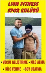 Bilge Adam Reis örtünmek istemeyen nişanlısını dövüyor