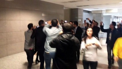 (TEKRAR) Oyuncu Ahmet Kural ifade için adliyede (2) - İSTANBUL