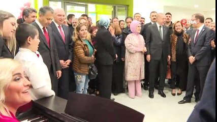 Cumhurbaşkanı Erdoğan Özel Çocuklarla Şarkı Söyledi