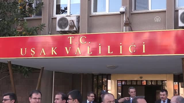 Uşak'ın İlk Kadın Valisi Göreve Başladı